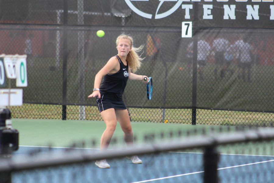 Girls tennis takes loss to Providence