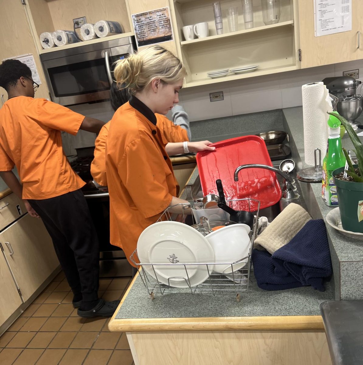 Senior Kamryn Haake washes dishes in her Intro to Culinary Arts class.  Seniors can take this class if they have been taking other culinary classes, including Nutrition and Foods 2.